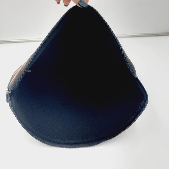 Union Jack Neoprene type fabric zippered protector for laptop or tablet. - Picture 3 of 7